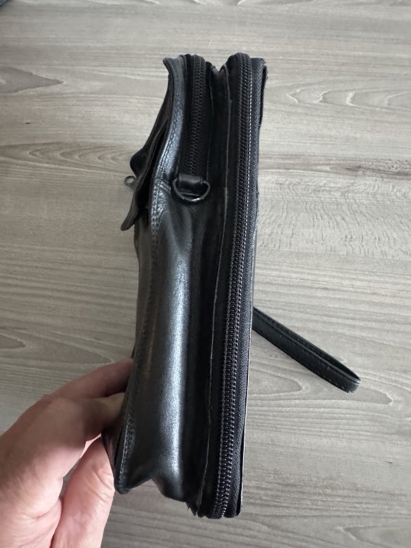 Oscar's Shoes, Boots And Leather Repair zipper repair work